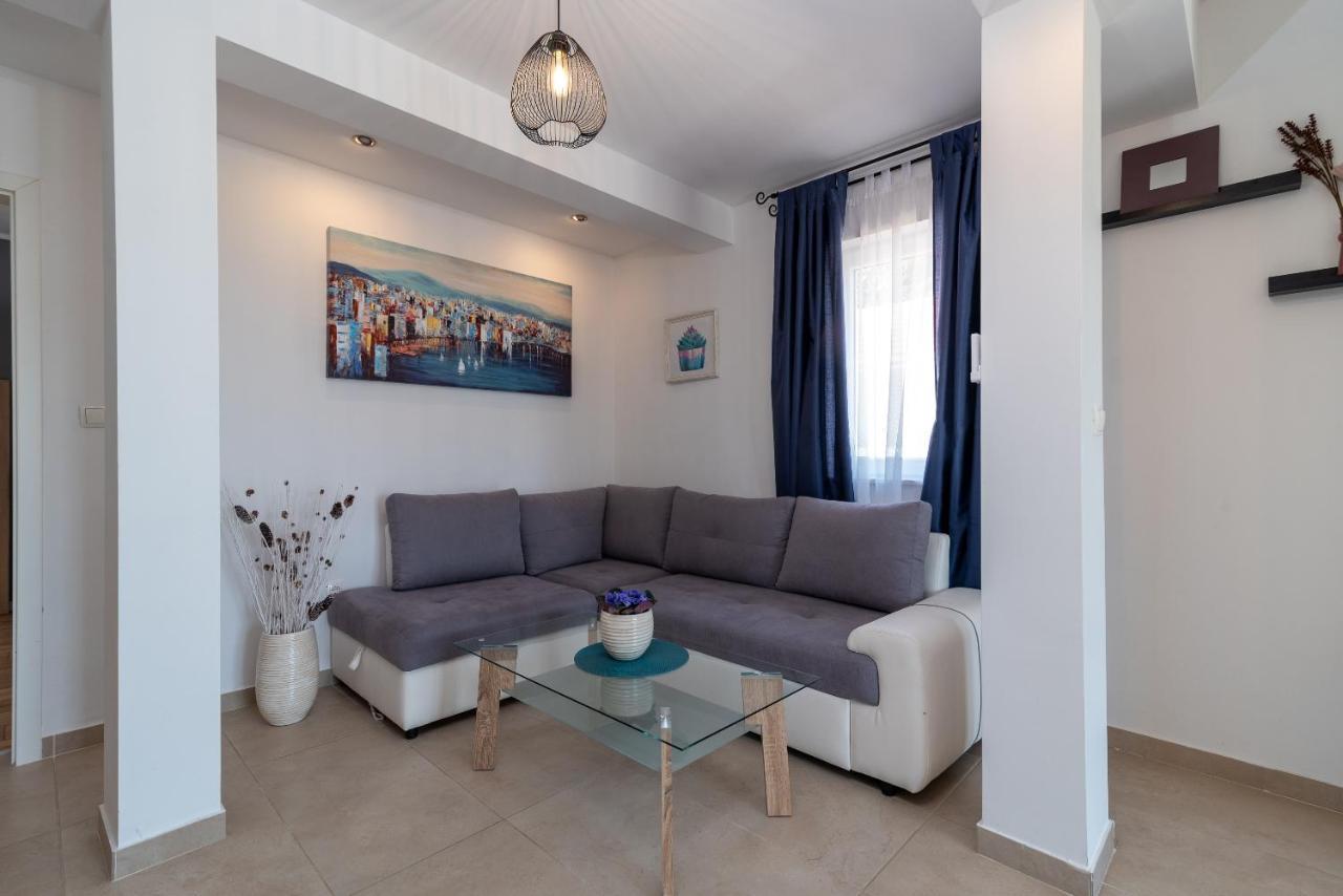 Apartments Dobrila Kaštel Novi Exterior foto
